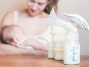 How to express breastmilk 